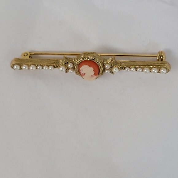 1928 Company Faux Cameo and Pearl Bar Brooch - Picture 6 of 9